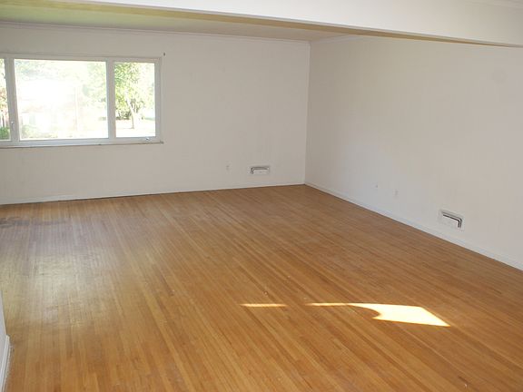 5th image of 2127 Collinway St APT 4
