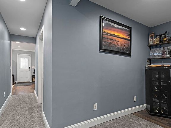 3rd image of 33 Bunker Hill Rd