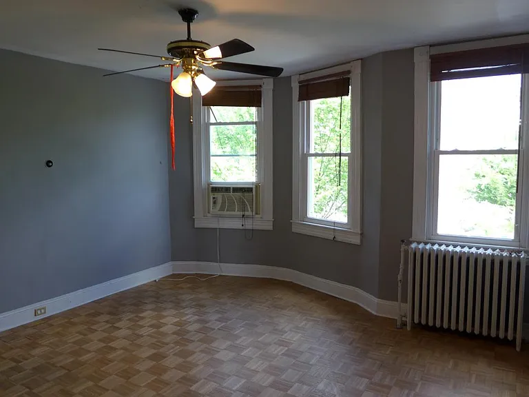 2934 Huntingdon Ave — Photo 9