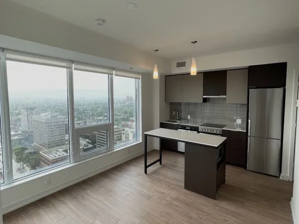 203 College St, Toronto, ON
