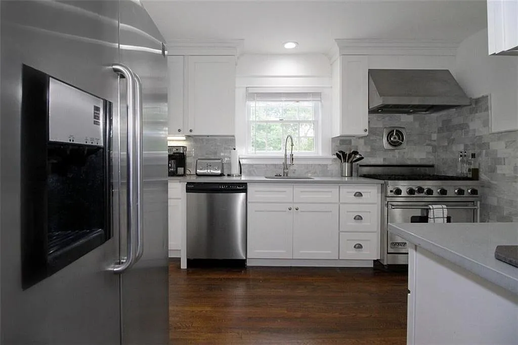 4 bed, 2832 sqft, $4,000 — Photo 3