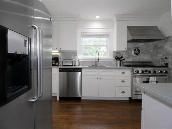 50 Kay Blvd, Newport, RI 02840