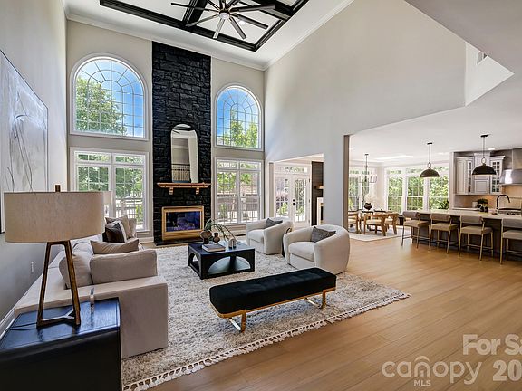 5th image of 8707 Fairview Rd