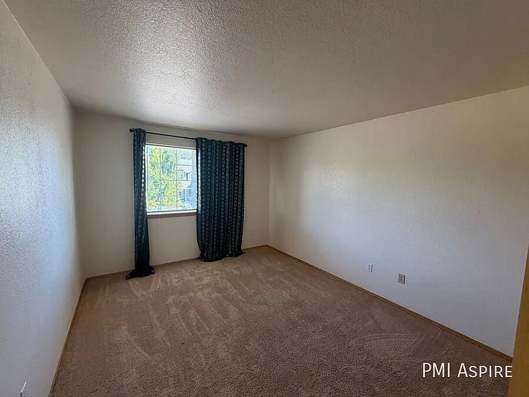 1424 Wildrose Dr — Photo 21