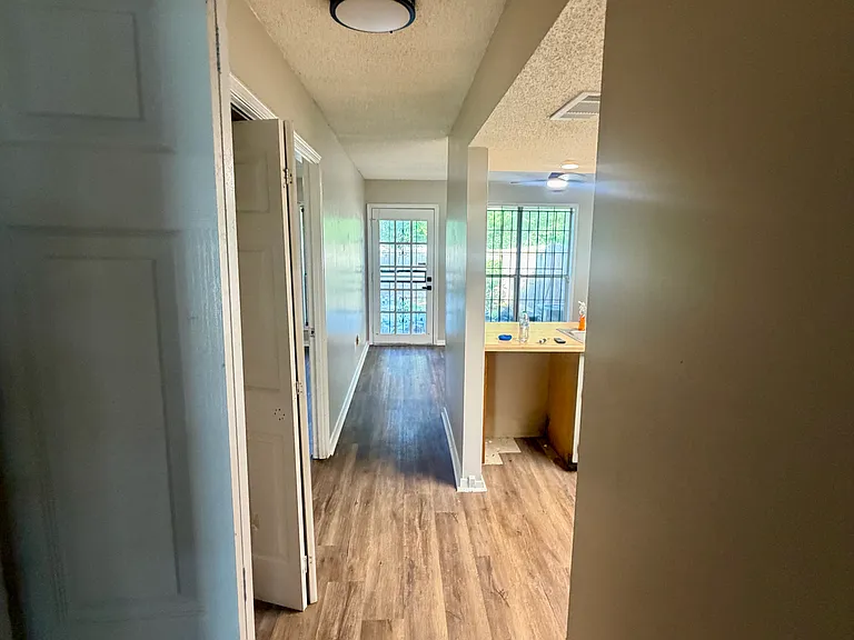 2800 E Hickory Blf — Photo 4