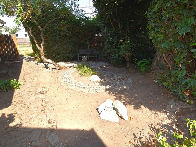 586 Grove St — Photo 5