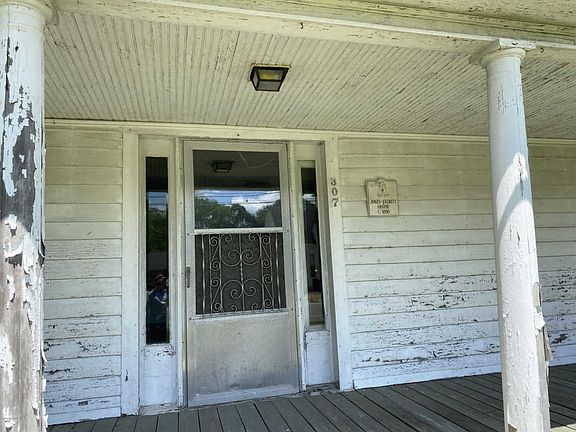 4th image of 307 N Front St