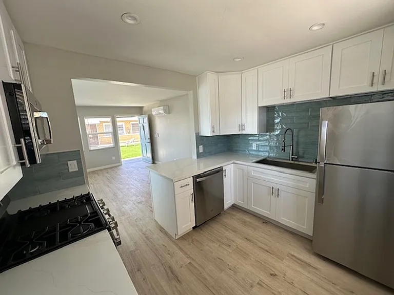 Exclusive Coastal Living in South Oceanside — Photo 9