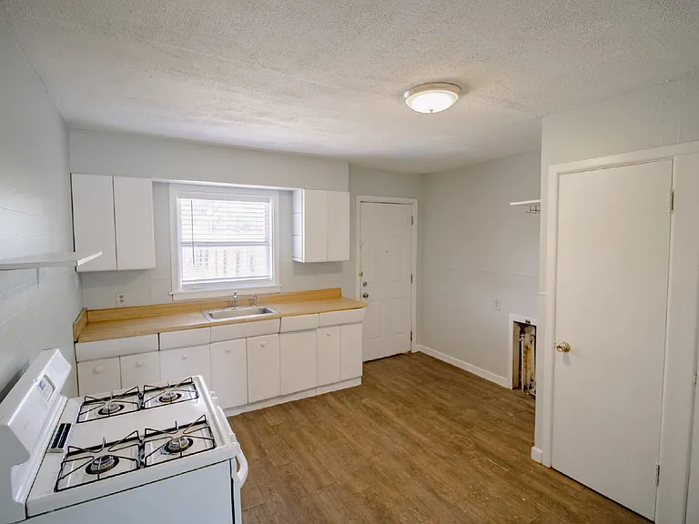2906 43rd St #B — Photo 7
