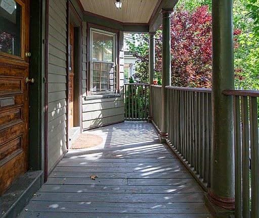 4th image of 159 Camp St