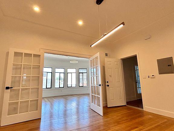 4th image of 192 Collins St #A