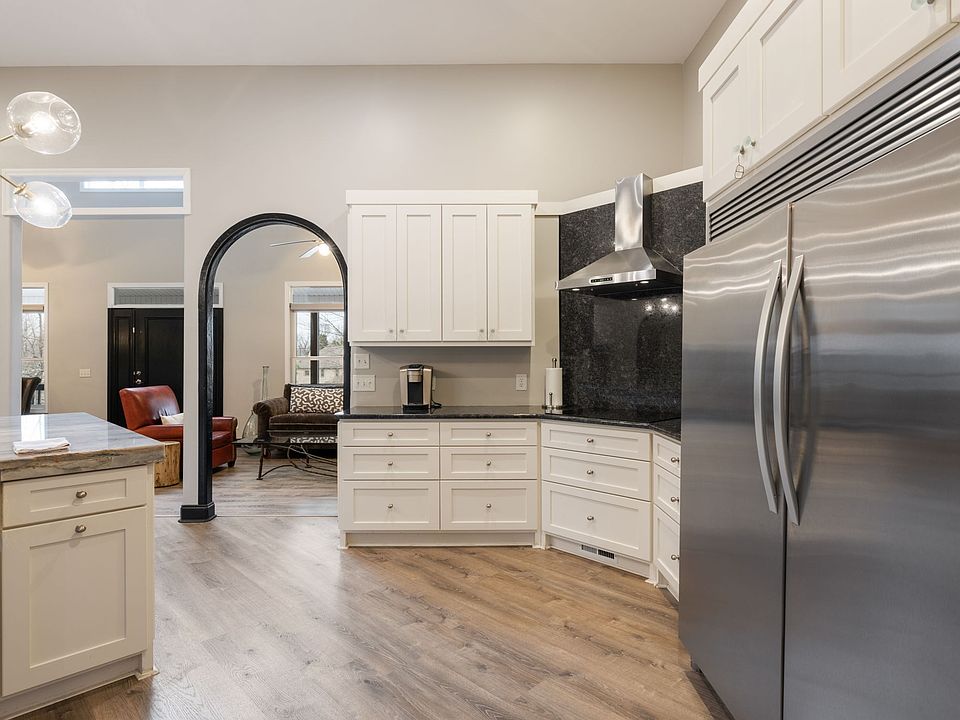 25th image of 442 Lakeview Cir