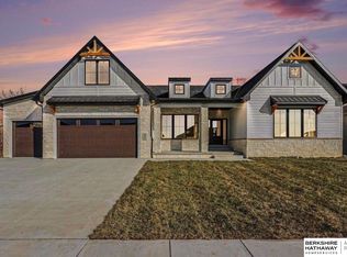 844 88th St, Lincoln, NE 68520
