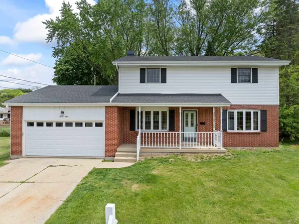 208 Ridge St, Algonquin, IL 60102