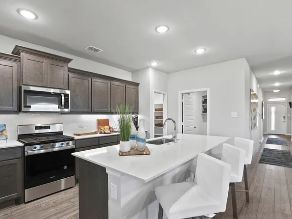 545 Chambers Way Dr, Red Oak, TX 75154