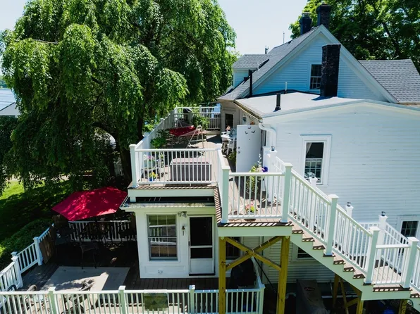 376 Main St APT 4, Amesbury, MA 01913