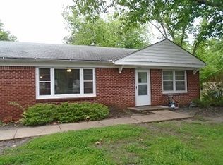 1424 Hillcrest Dr, Manhattan, KS 66502