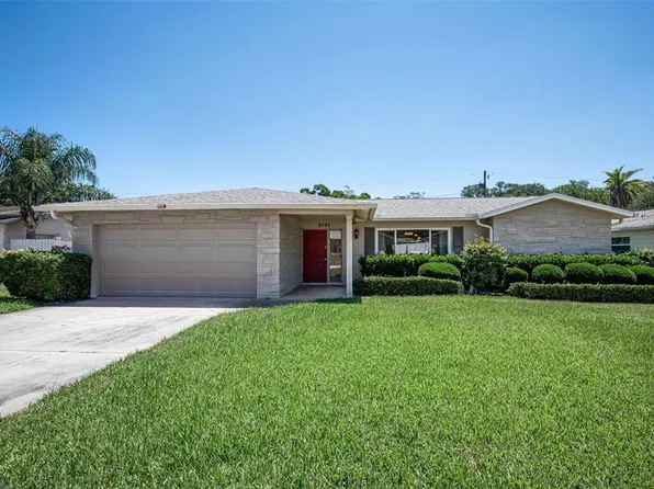 9083 Briarwood Dr, Seminole, FL 33772