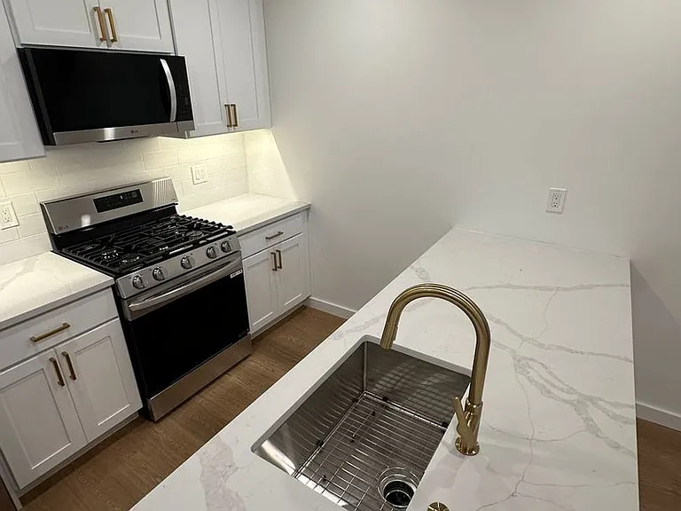 400 York Rd #207 — Photo 6