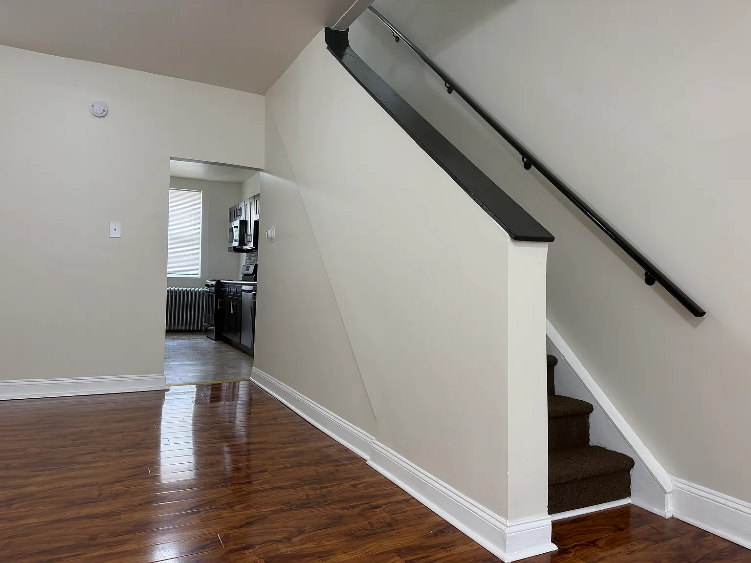 3 bed, 1100 sqft, $1,549 — Photo 3