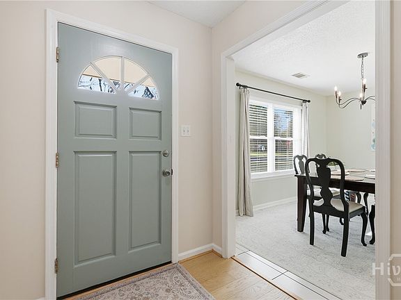 5th image of 102 E Sagebrush Lane