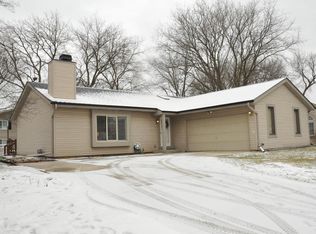 1300 Heather Cir, Oconomowoc, WI 53066