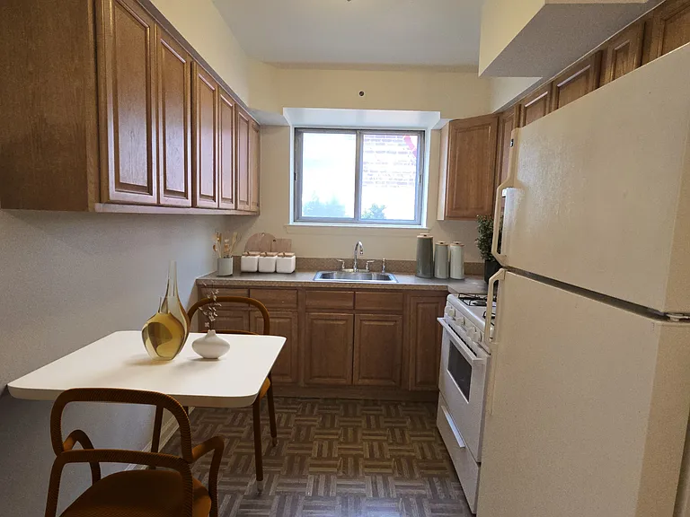 Colonial Ave — Photo 5