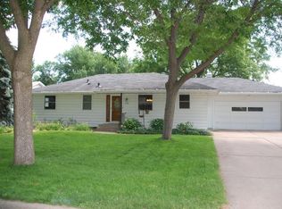 1101 Robin Ln, New Brighton, MN 55112