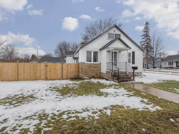 301 Burns St, Marinette, WI 54143