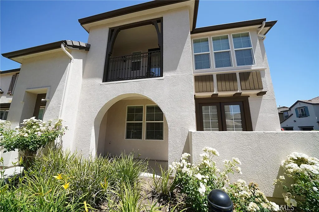 3 bed, 2090 sqft, $4,250 — Photo 1