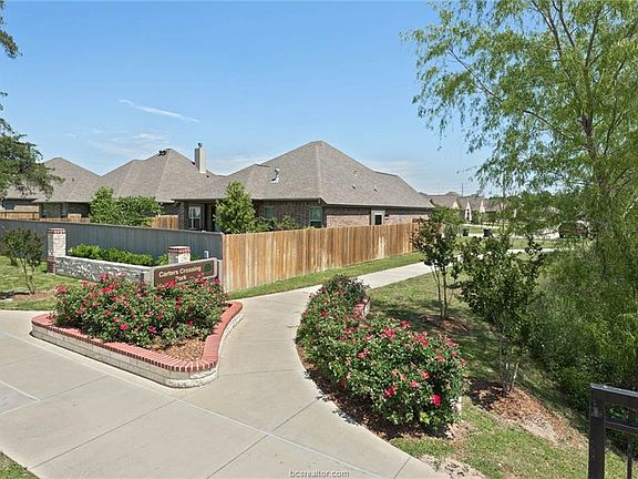 3rd image of 2608 Forest Oaks Dr