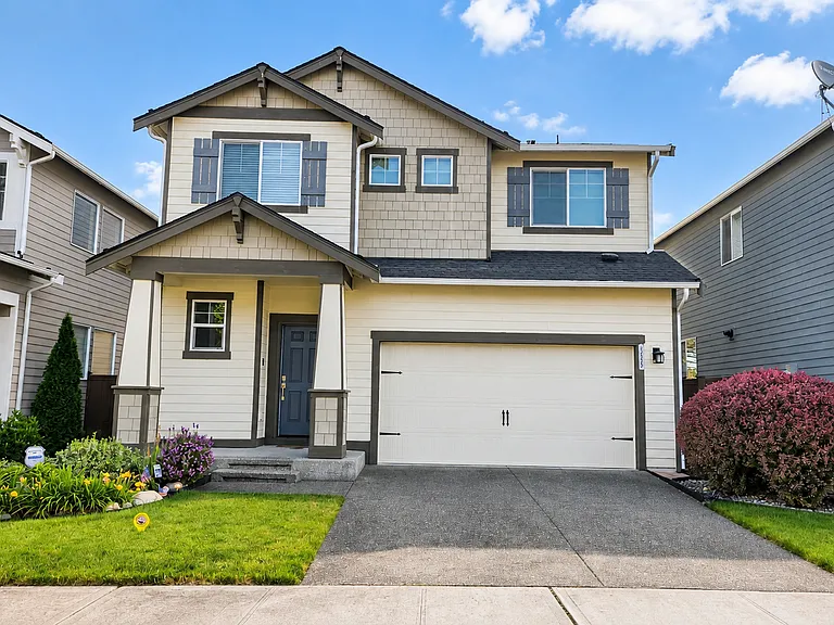 3225 Hanna Dr NE — Photo 1