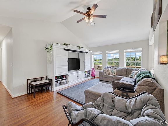 3rd image of 120 Kale Ct