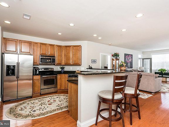 4th image of 902 Macphail Woods Xing APT 2J