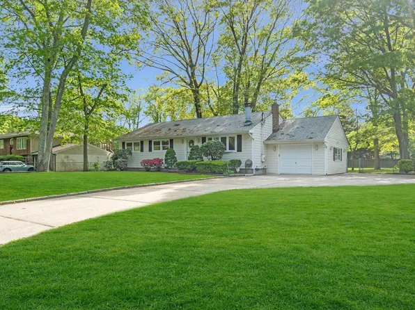 116 Ledgewood Drive, Smithtown, NY 11787