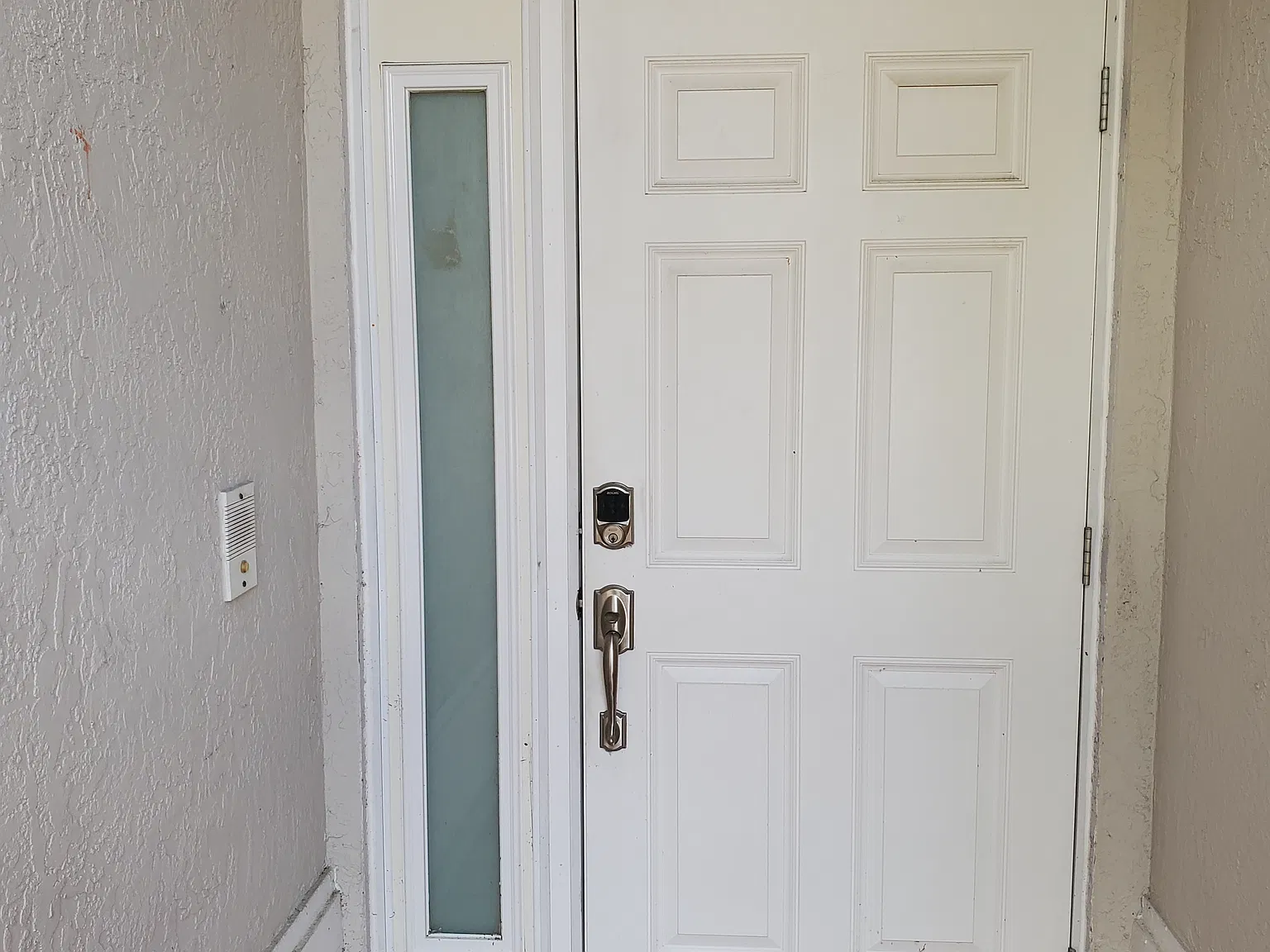 3 bed, 2384 sqft, $3,900 — Photo 2