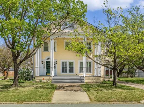 1017 N Woods St, Sherman, TX 75092