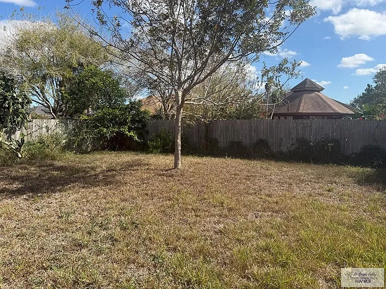 634 Rey Salomon St — Photo 23