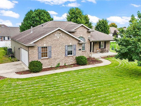 2nd image of 1111 Arbor Ln
