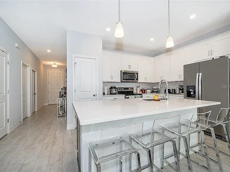 5818 Wallis Ln — Photo 6