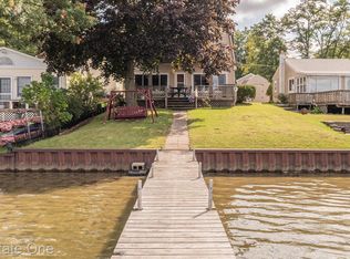8860 Rushside Dr, Pinckney, MI
