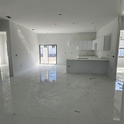 3rd image of 1900 NW 18th St