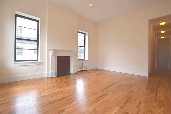 Rented by Street Realty Brokerage LLC | media 12