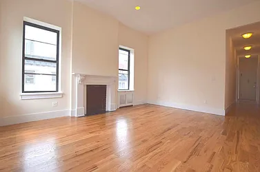 Rented by Street Realty Brokerage LLC