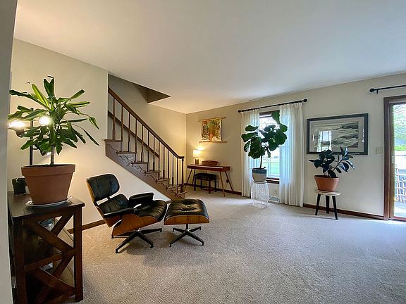 2nd image of 1412-3 Pembroke Cir