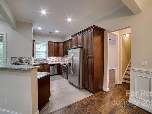 4th image of 4005 Davis Dr