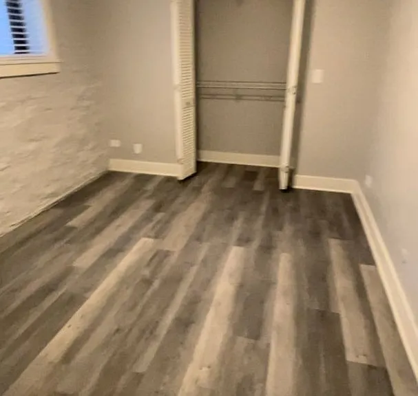 843GB W Barry Ave — Photo 6