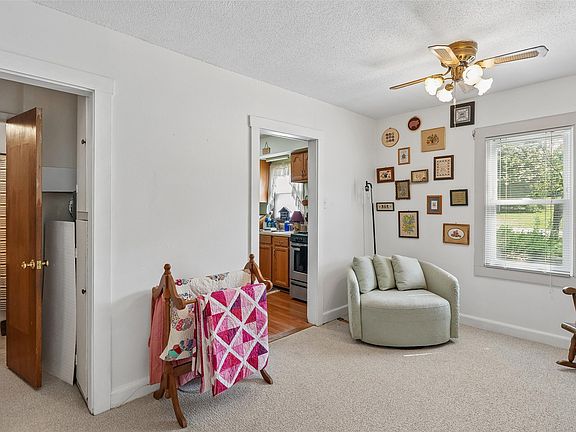 5th image of 796 E Aurora Ave