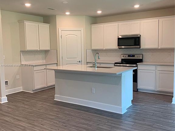 2nd image of 5239 Jasper Sq