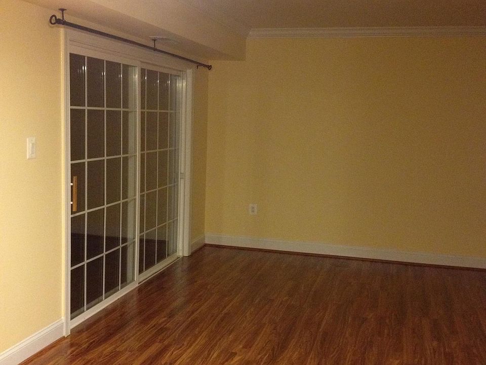 Living room w/ access to balcony